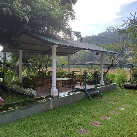 Mahaweli Shades Hotel Канди Екстериор снимка