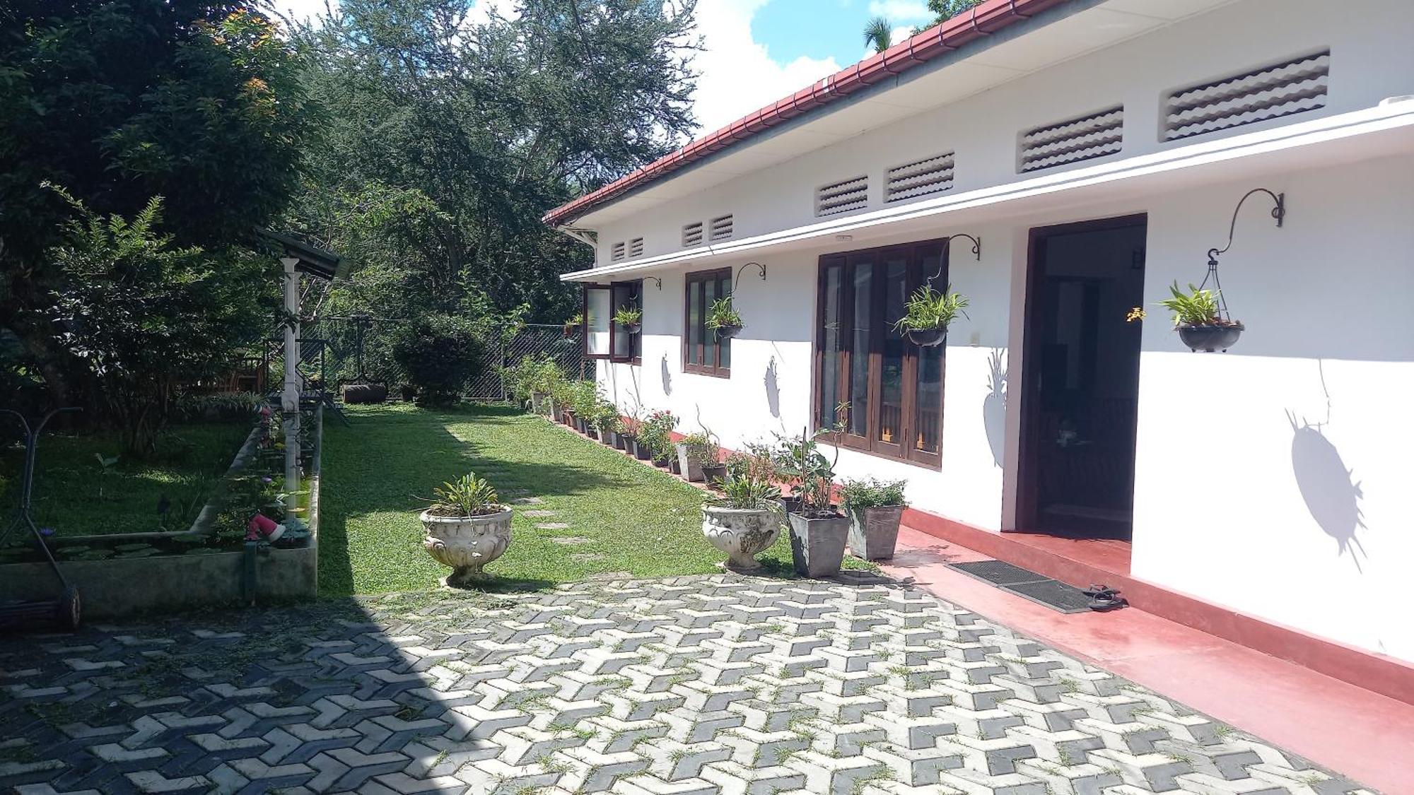 Mahaweli Shades Hotel Канди Екстериор снимка