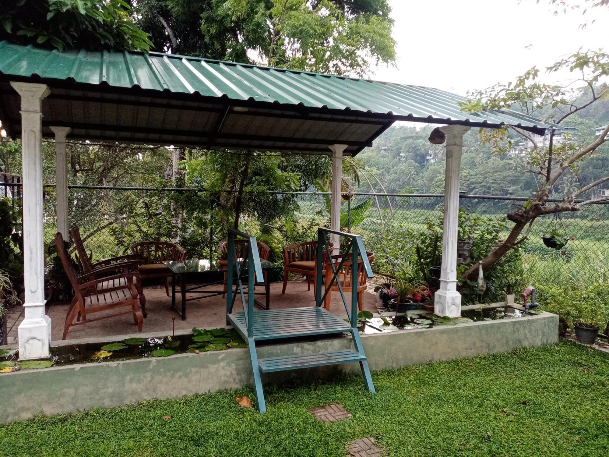 Mahaweli Shades Hotel Канди Екстериор снимка