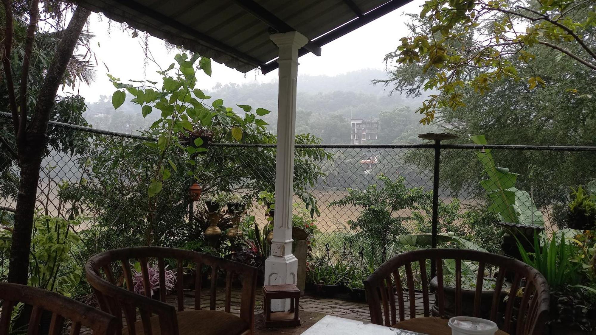 Mahaweli Shades Hotel Канди Екстериор снимка